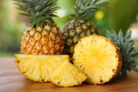 Ali veste, kaj se zgodi, če jeste samo ananas?